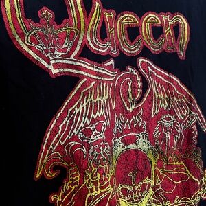 Queen Black and Red Short Sleeve Tee
